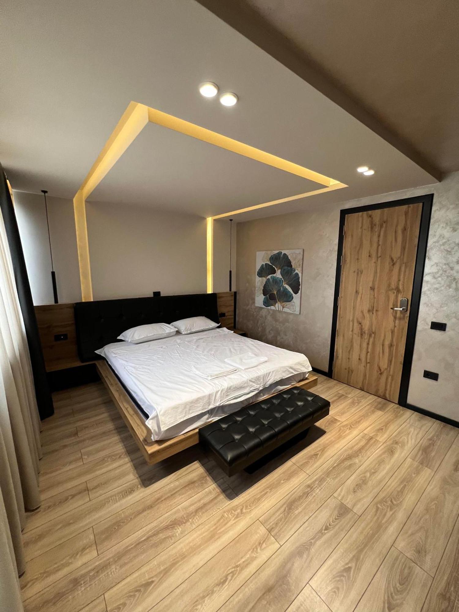Zet Apartments - Bedroom & Bathroom Pristina Eksteriør billede