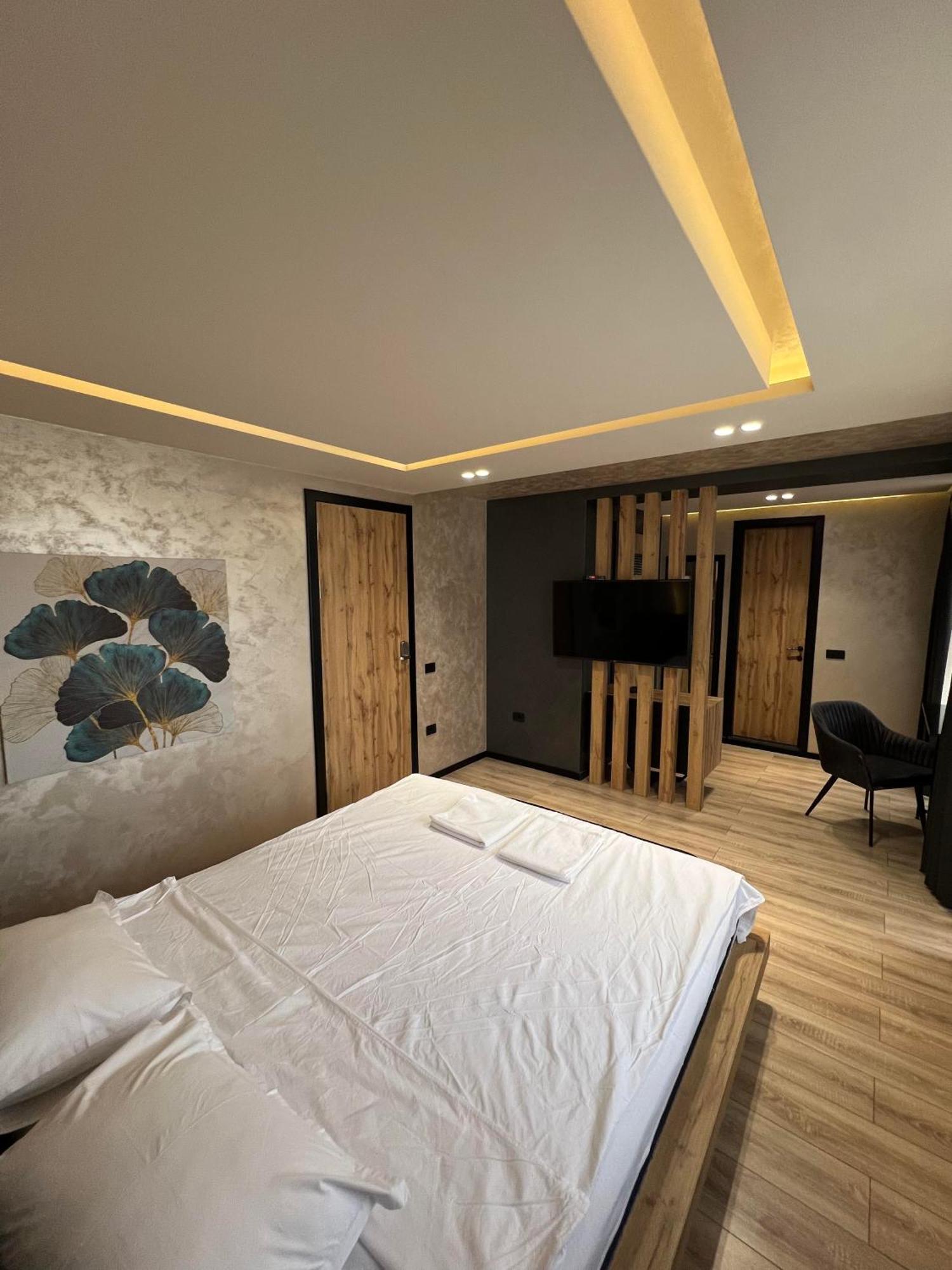 Zet Apartments - Bedroom & Bathroom Pristina Eksteriør billede