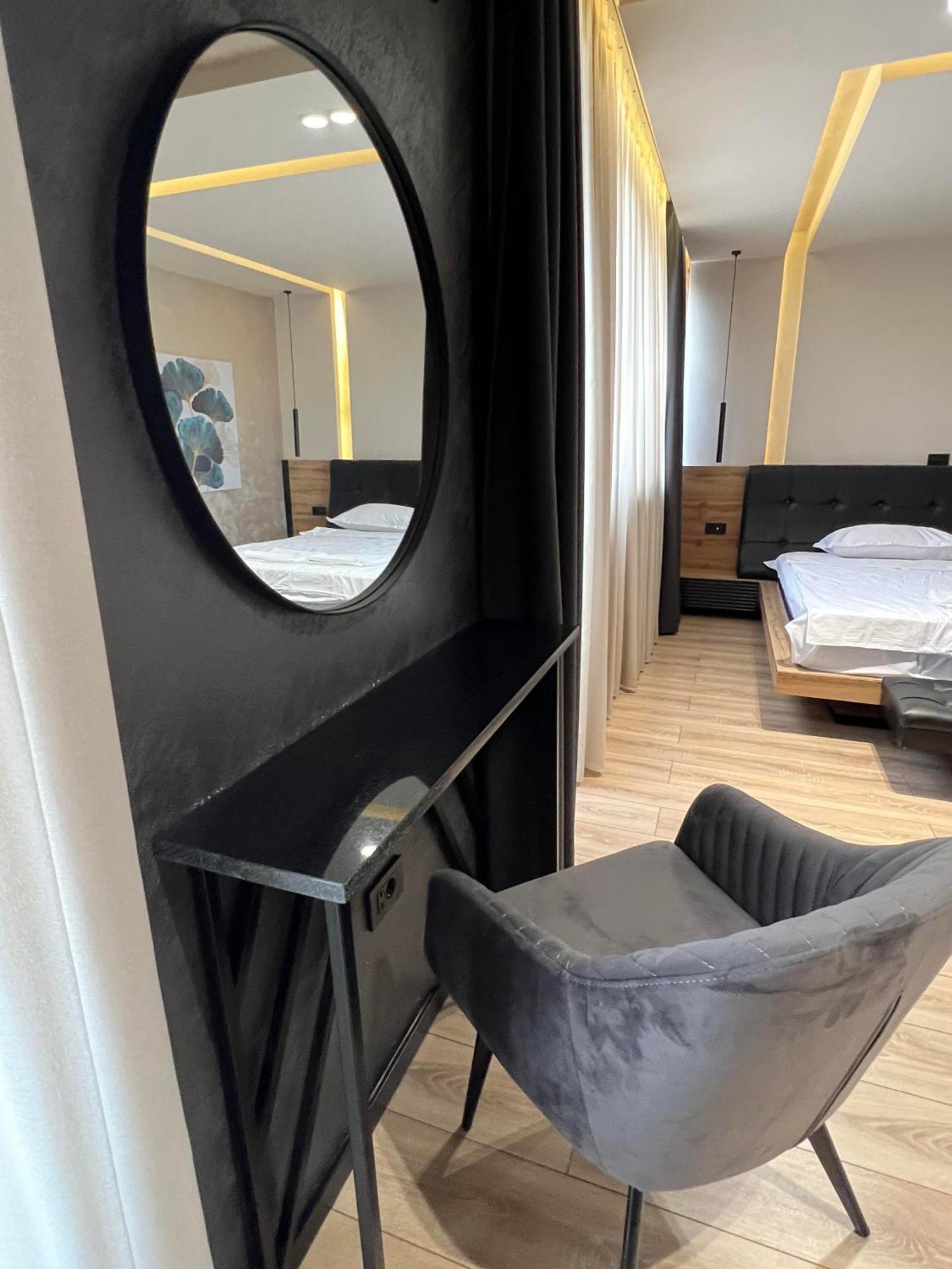 Zet Apartments - Bedroom & Bathroom Pristina Eksteriør billede