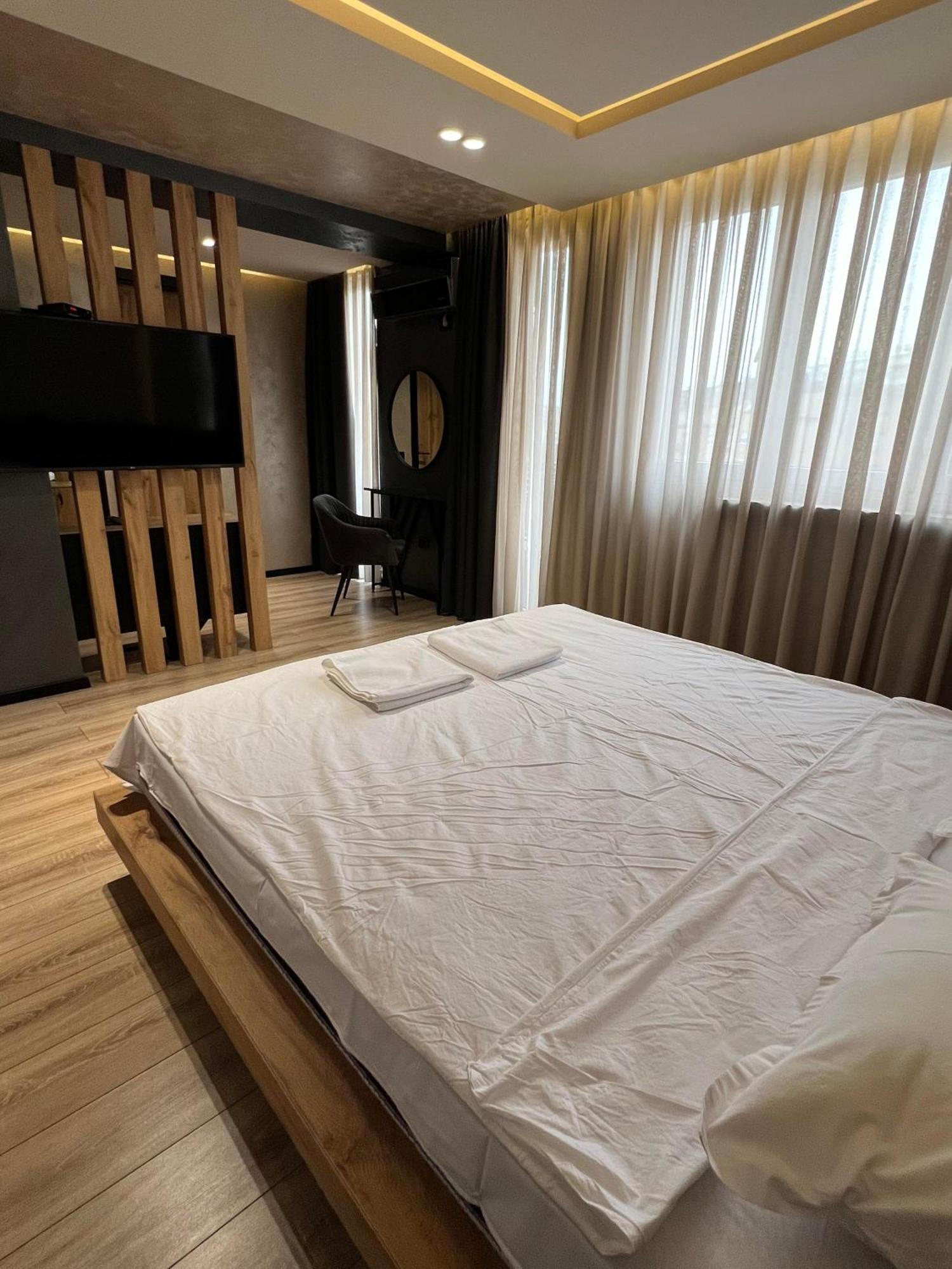 Zet Apartments - Bedroom & Bathroom Pristina Eksteriør billede