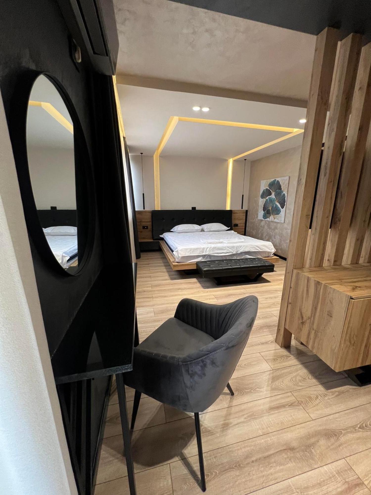 Zet Apartments - Bedroom & Bathroom Pristina Eksteriør billede