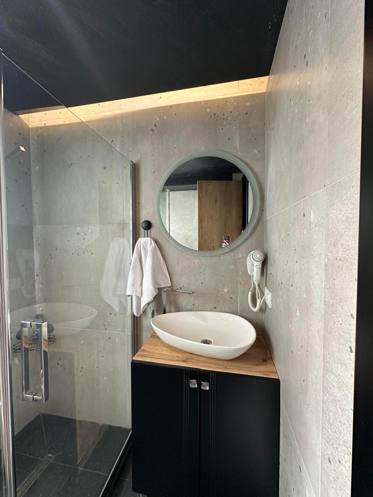 Zet Apartments - Bedroom & Bathroom Pristina Eksteriør billede