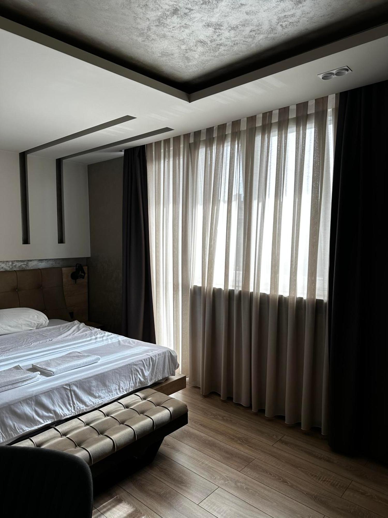 Zet Apartments - Bedroom & Bathroom Pristina Eksteriør billede